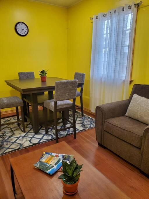 Upstairs 2 Bedroom Avalon Regia Apartment Georgetown Exterior foto